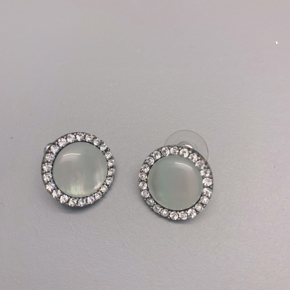 Earrings - Picture 1 of 1